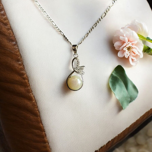 Elegant Pearl Pendant Necklace in Sterling Silver – Leaf Design for Timeless Grace