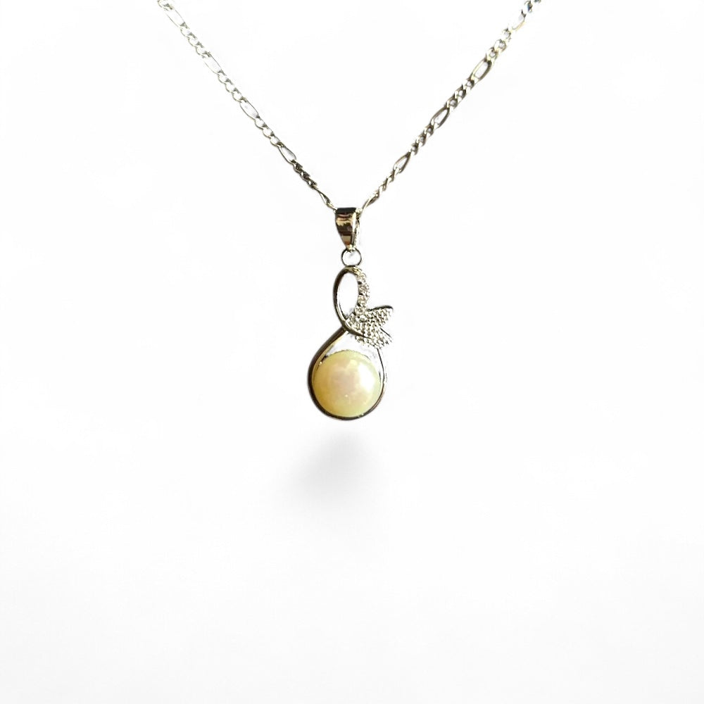 Elegant Pearl Pendant Necklace in Sterling Silver – Leaf Design for Timeless Grace