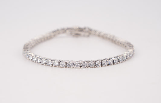 Elegant White Zircon Tennis Bracelet in Sterling Silver