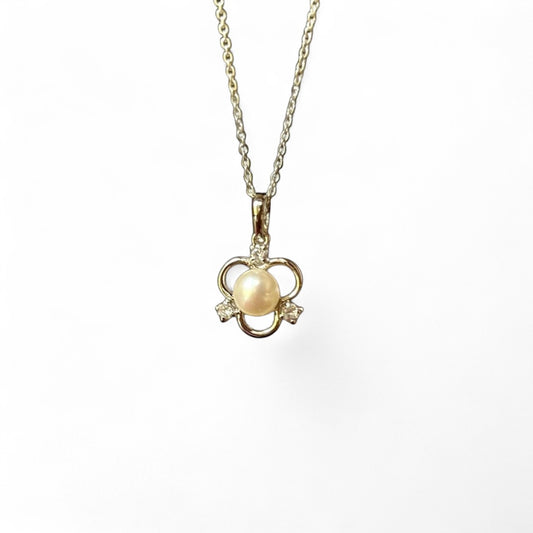 Elegant Pearl & Cubic Zirconia Silver Pendant Necklace – Timeless Floral Design
