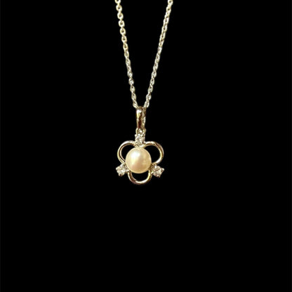 Elegant Pearl & Cubic Zirconia Silver Pendant Necklace – Timeless Floral Design