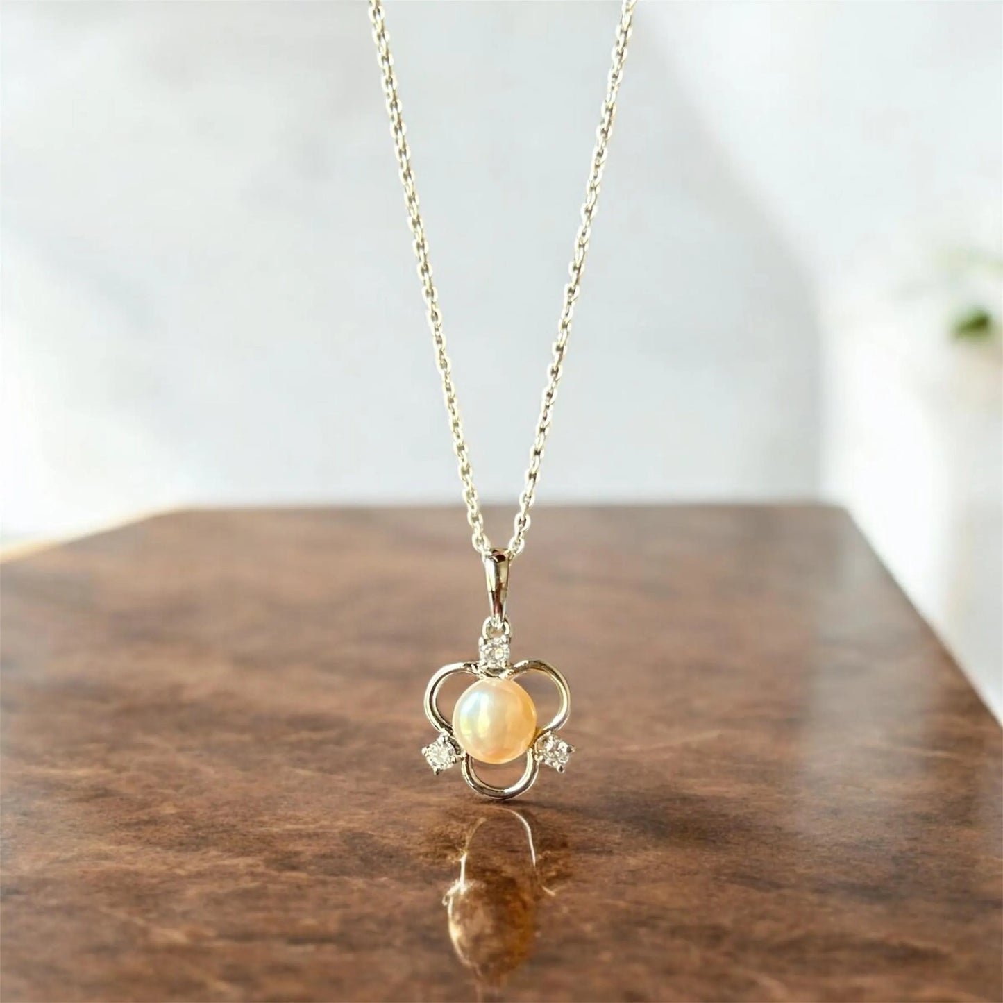Elegant Pearl & Cubic Zirconia Silver Pendant Necklace – Timeless Floral Design