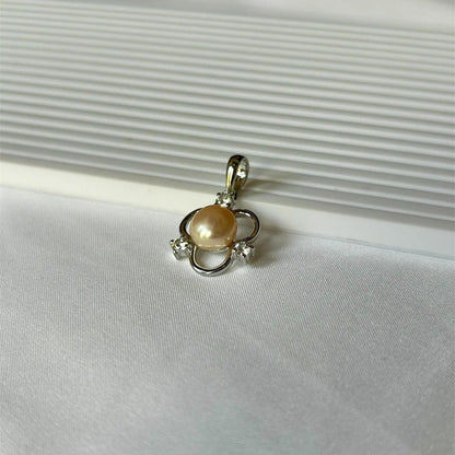 Elegant Pearl & Cubic Zirconia Silver Pendant Necklace – Timeless Floral Design