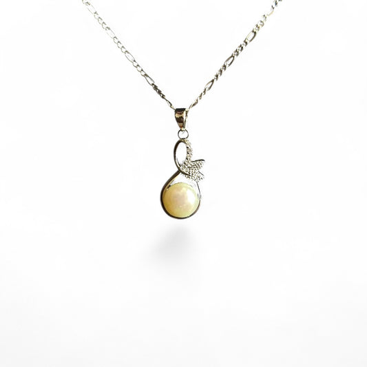 Elegant Pearl Pendant Necklace in Sterling Silver – Leaf Design for Timeless Grace